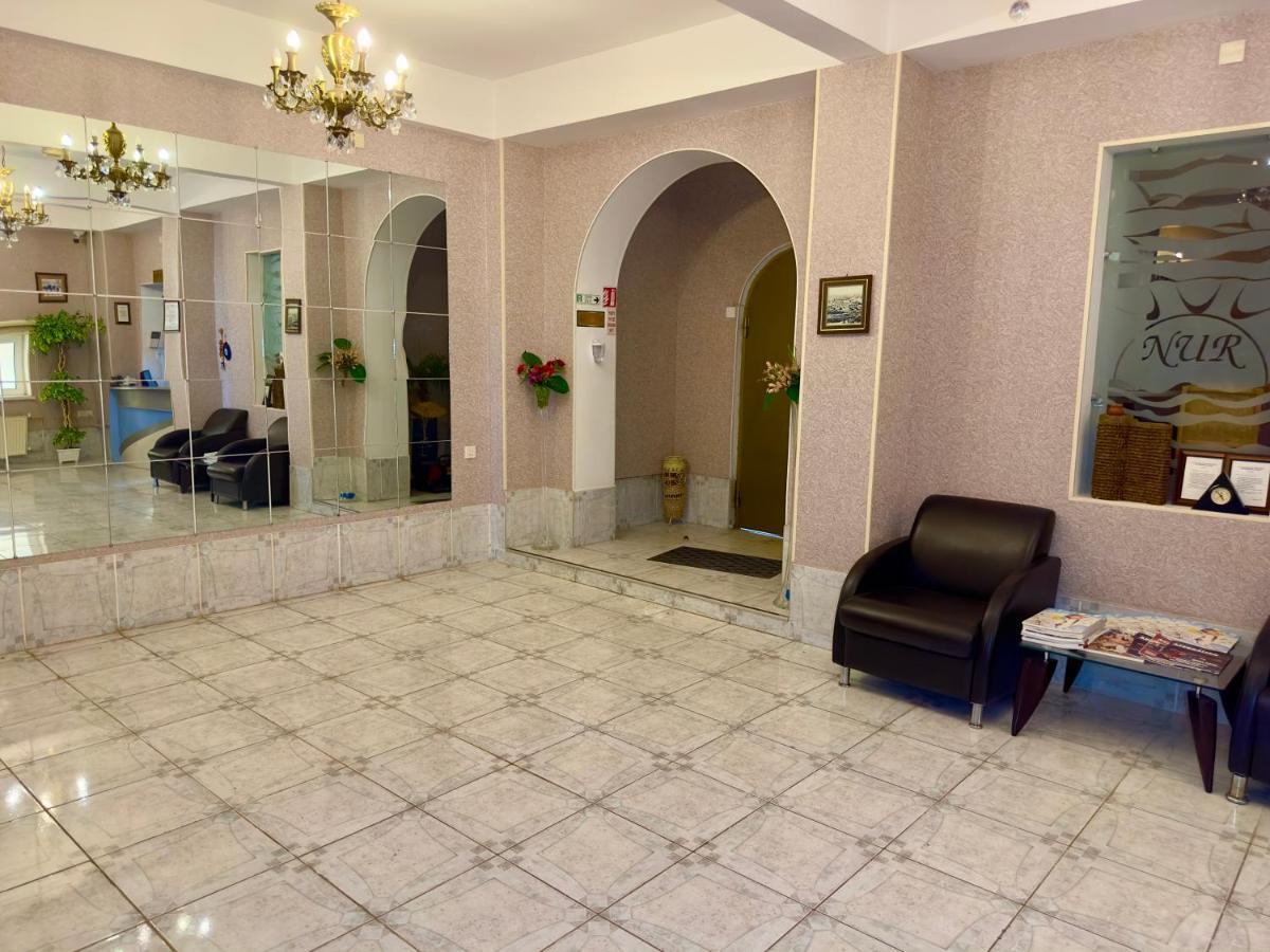 Nur Hotel & Terrace Cafe Bakoe Buitenkant foto