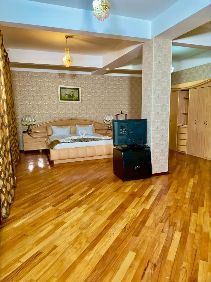 Nur Hotel & Terrace Cafe Bakoe Buitenkant foto