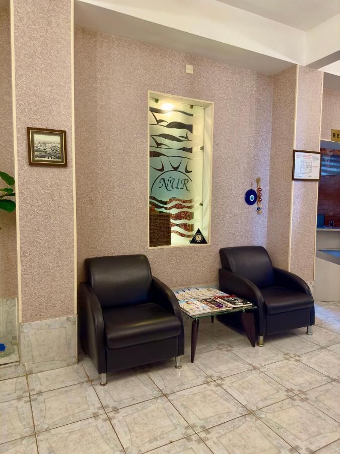 Nur Hotel & Terrace Cafe Bakoe Buitenkant foto