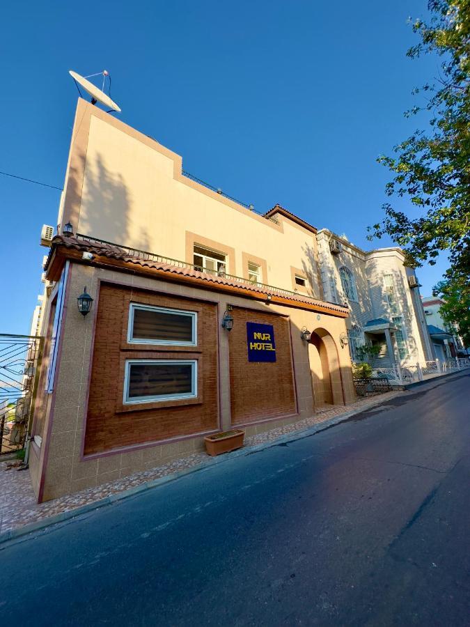 Nur Hotel & Terrace Cafe Bakoe Buitenkant foto