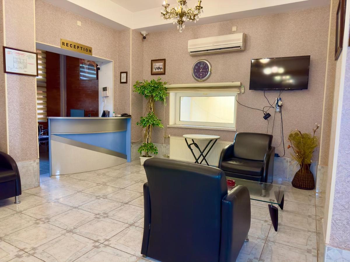 Nur Hotel & Terrace Cafe Bakoe Buitenkant foto