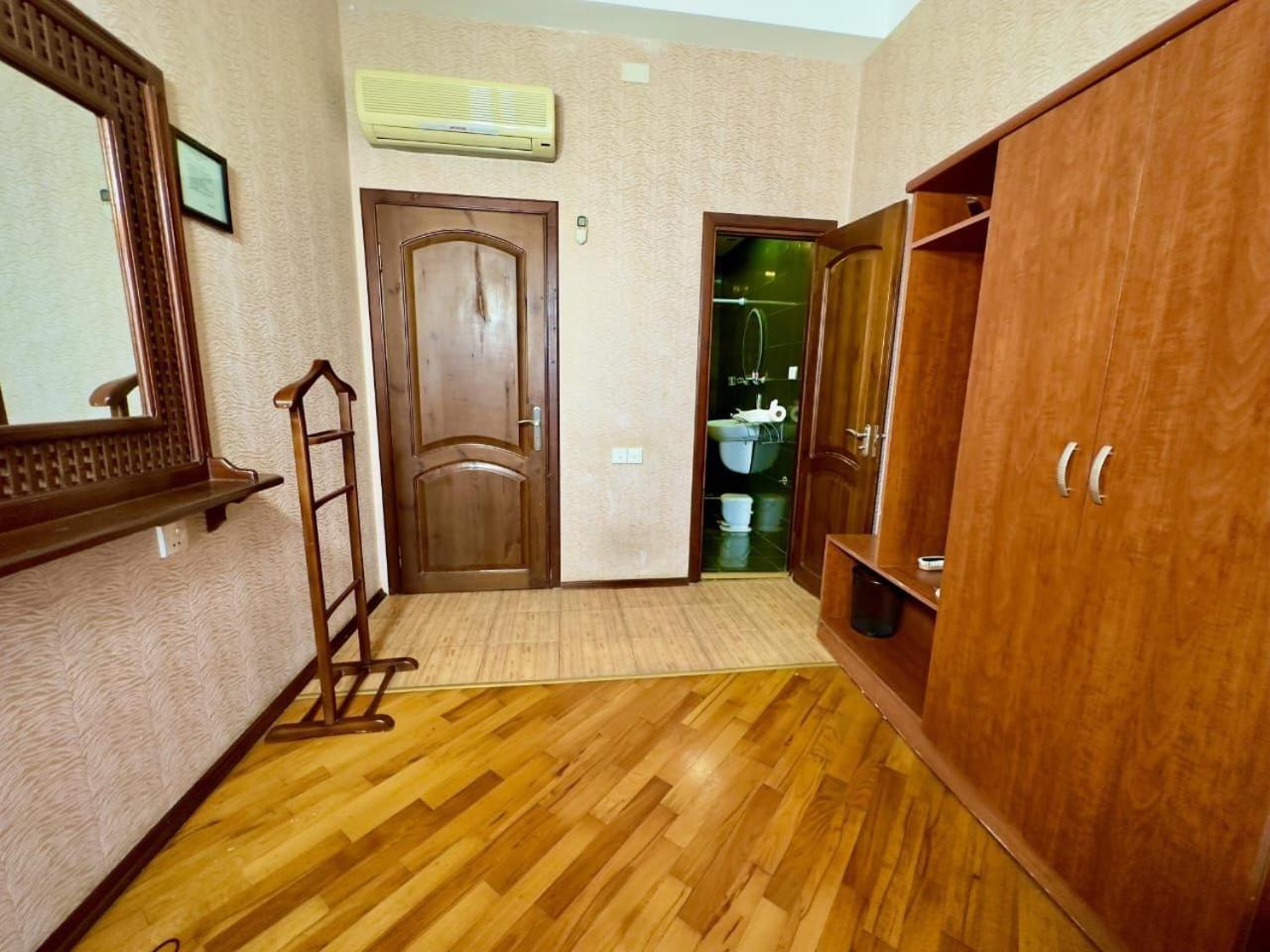 Nur Hotel & Terrace Cafe Bakoe Buitenkant foto