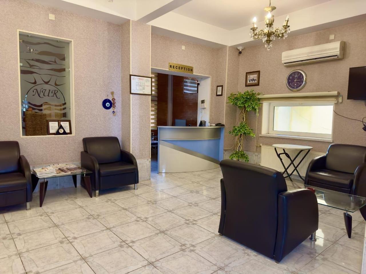 Nur Hotel & Terrace Cafe Bakoe Buitenkant foto