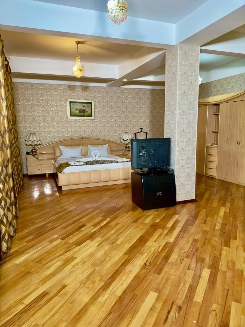 Nur Hotel & Terrace Cafe Bakoe Buitenkant foto