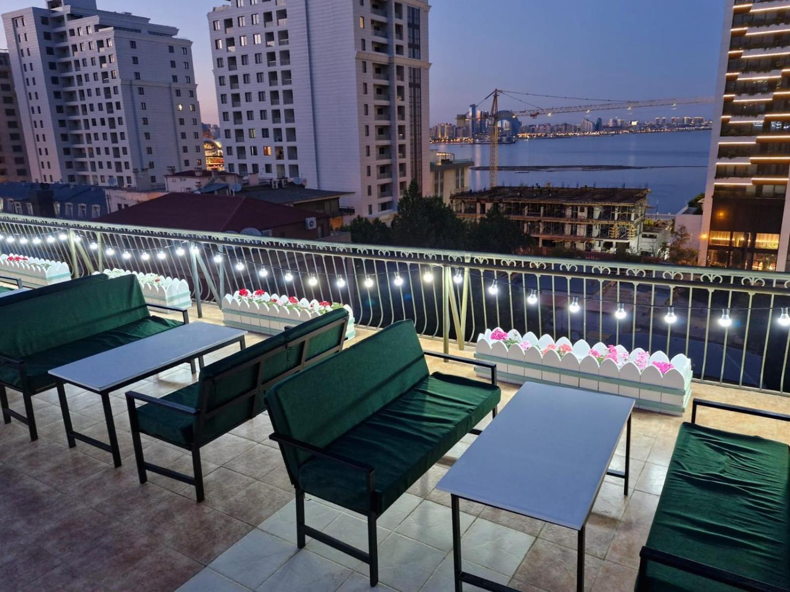 Nur Hotel & Terrace Cafe Bakoe Buitenkant foto