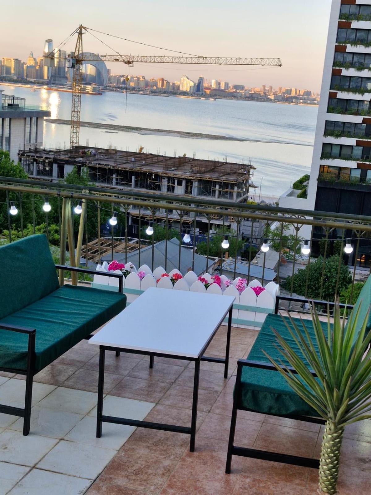 Nur Hotel & Terrace Cafe Bakoe Buitenkant foto