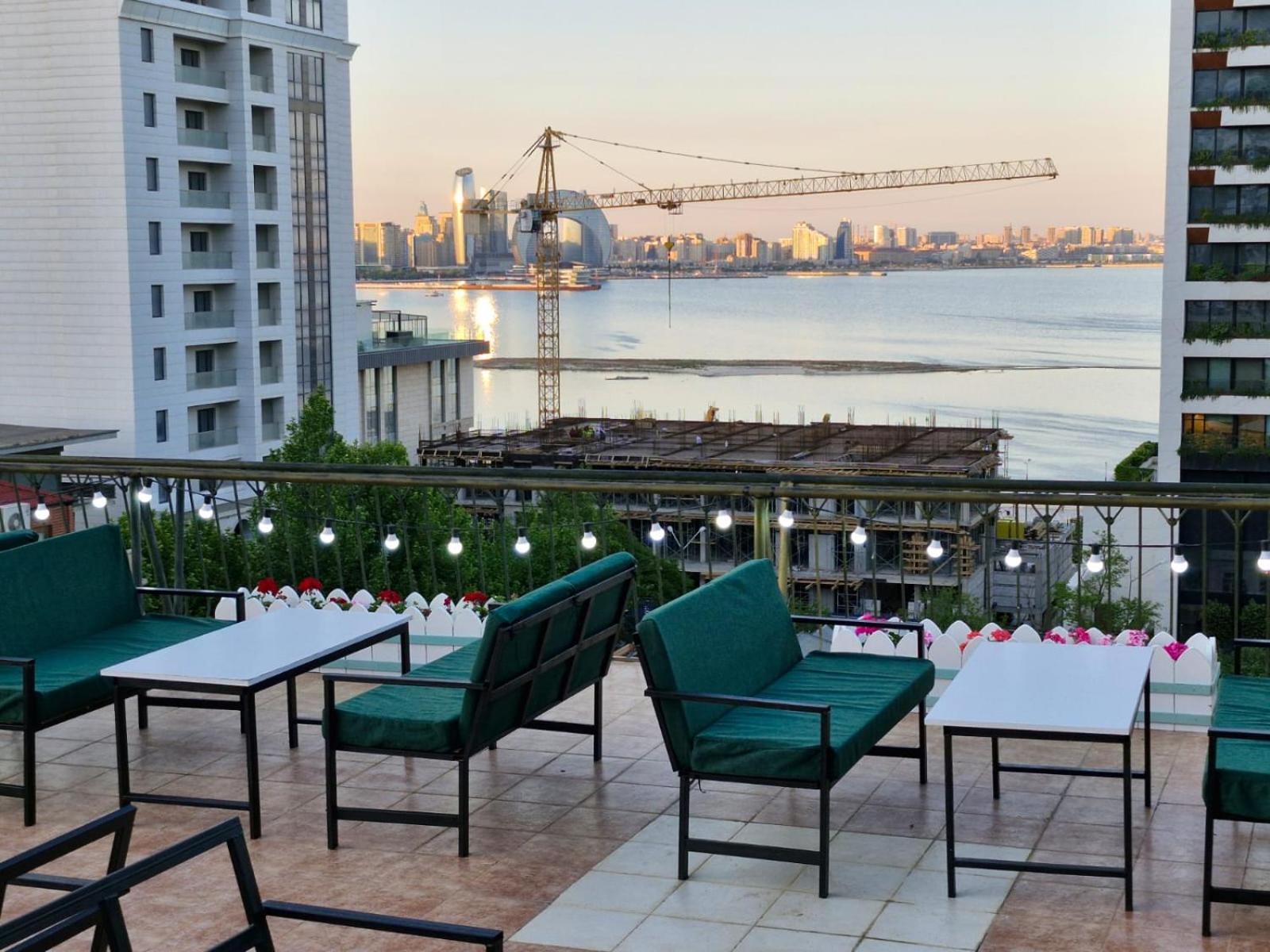 Nur Hotel & Terrace Cafe Bakoe Buitenkant foto