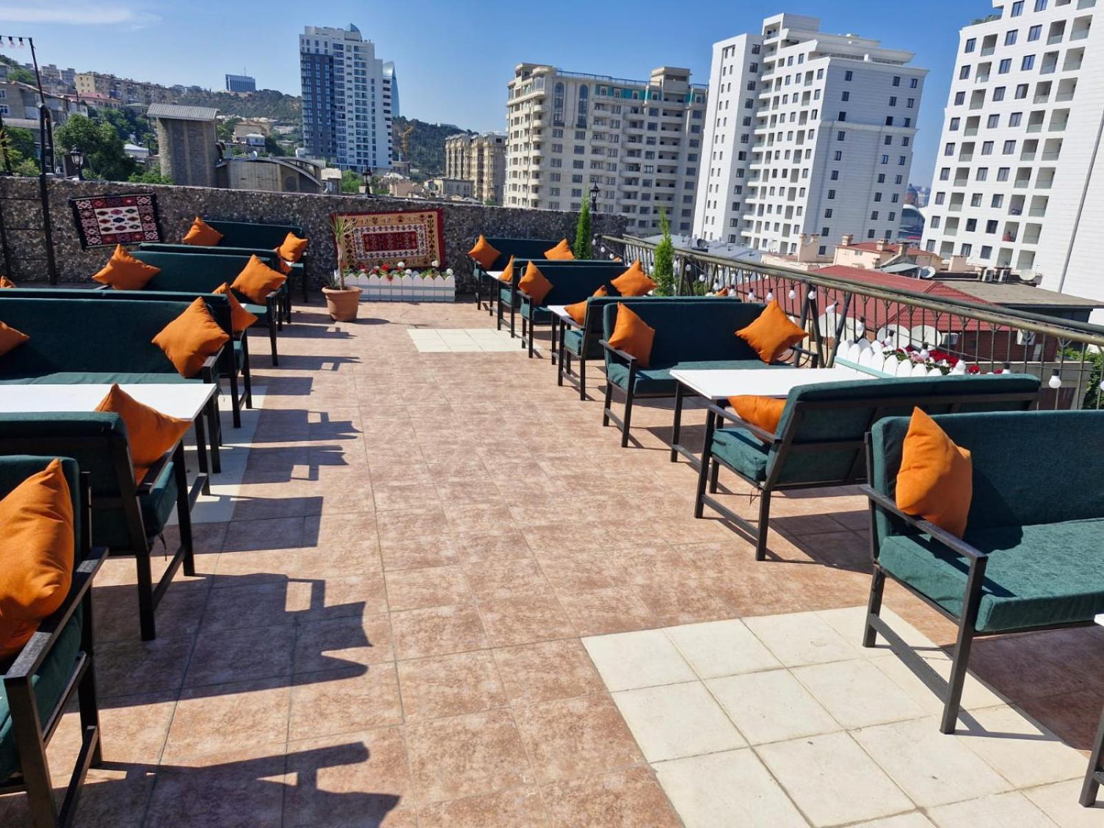 Nur Hotel & Terrace Cafe Bakoe Buitenkant foto